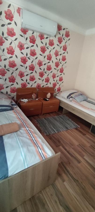 Orsi Apartman / Vendeghaz Кечкемет Экстерьер фото