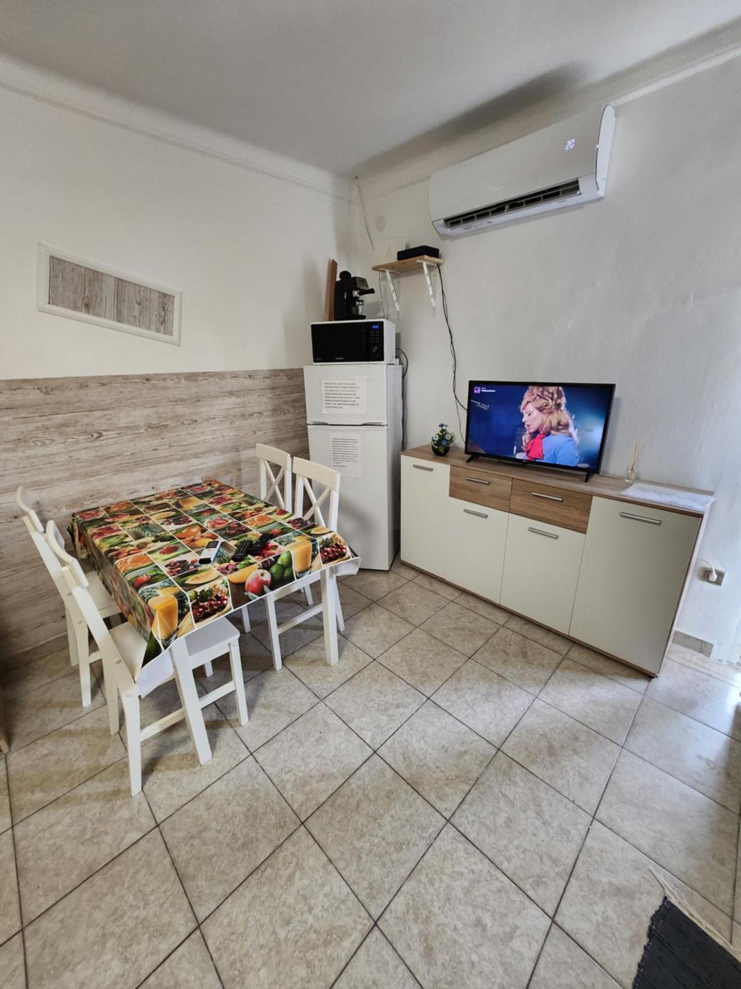 Orsi Apartman / Vendeghaz Кечкемет Экстерьер фото