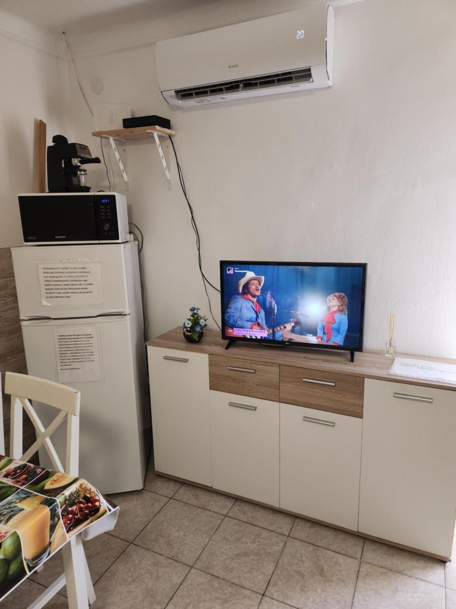 Orsi Apartman / Vendeghaz Кечкемет Экстерьер фото